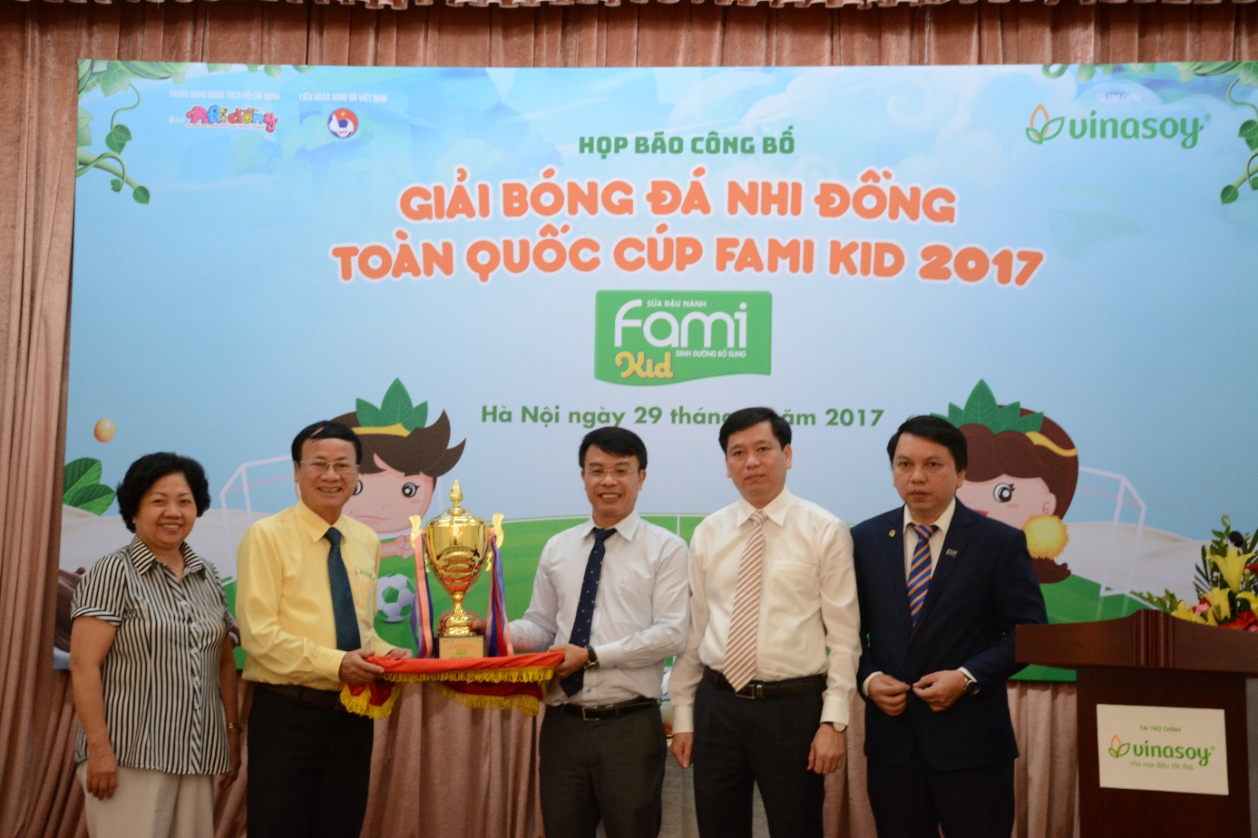 giai-bong-da-nhi-dong-toan-quoc-cup-fami-kid-2017-1
